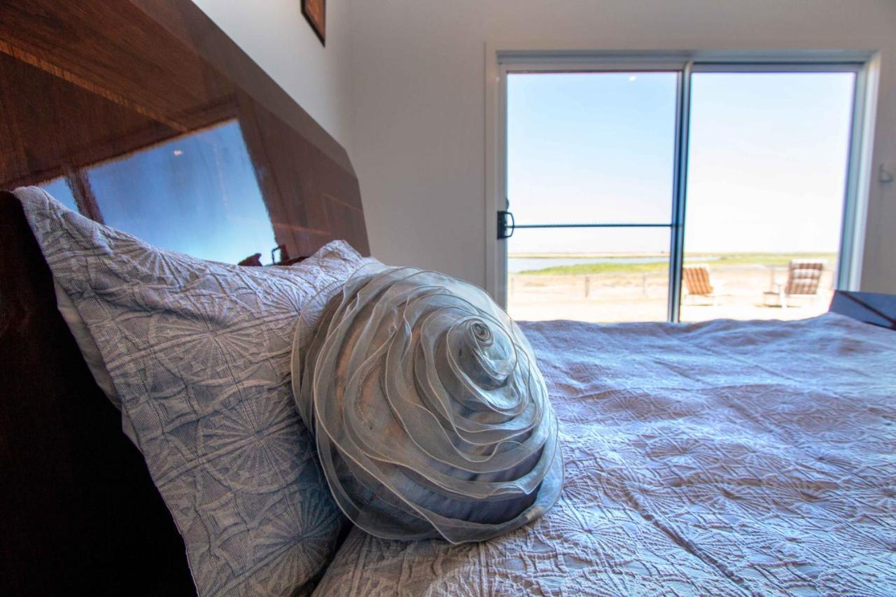 Coorong Island Retreat - Farm Stay At Pet Friendly Property Meningie エクステリア 写真