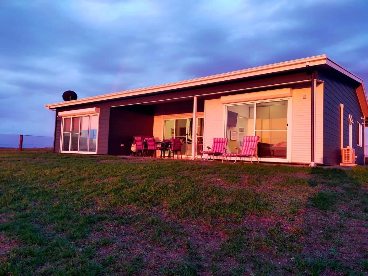 Coorong Island Retreat - Farm Stay At Pet Friendly Property Meningie エクステリア 写真