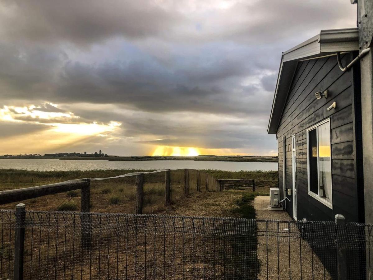 Coorong Island Retreat - Farm Stay At Pet Friendly Property Meningie エクステリア 写真