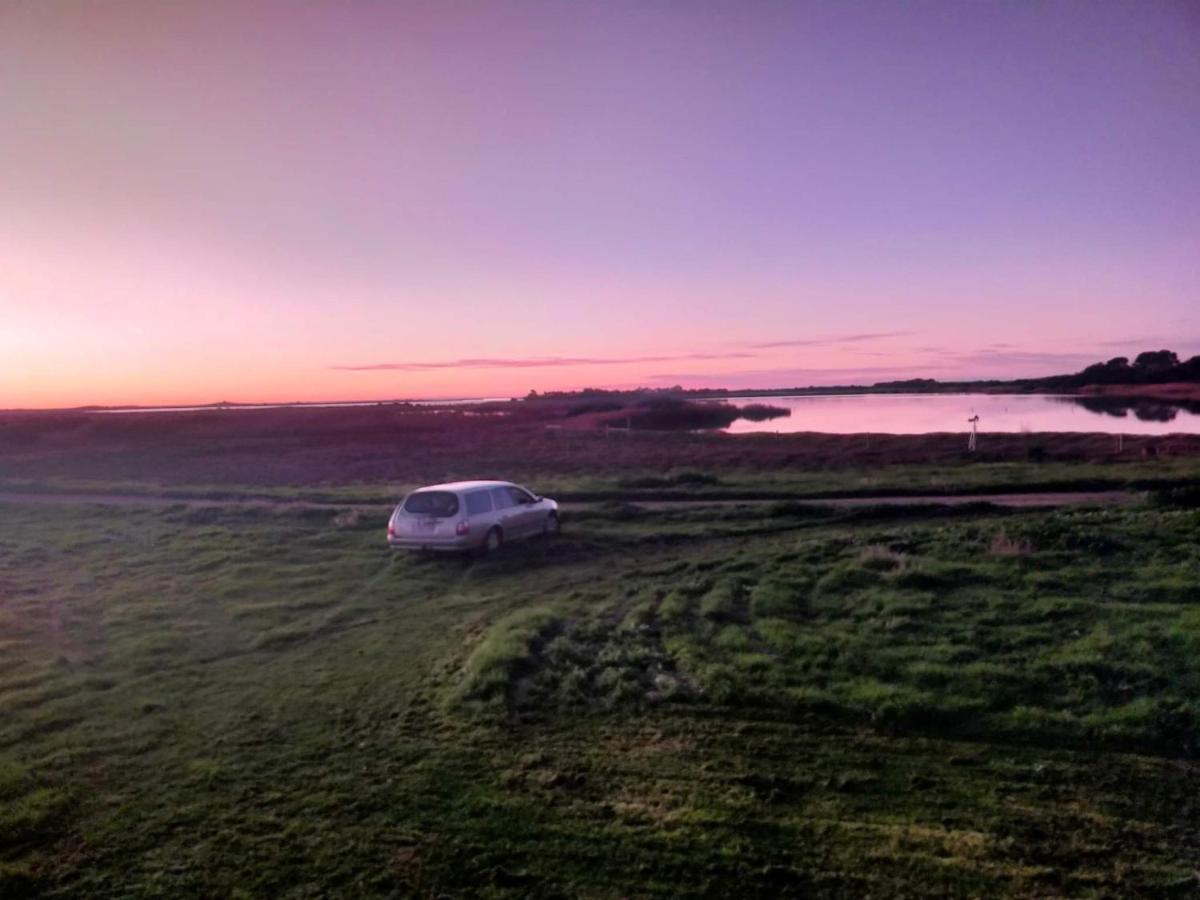 Coorong Island Retreat - Farm Stay At Pet Friendly Property Meningie エクステリア 写真