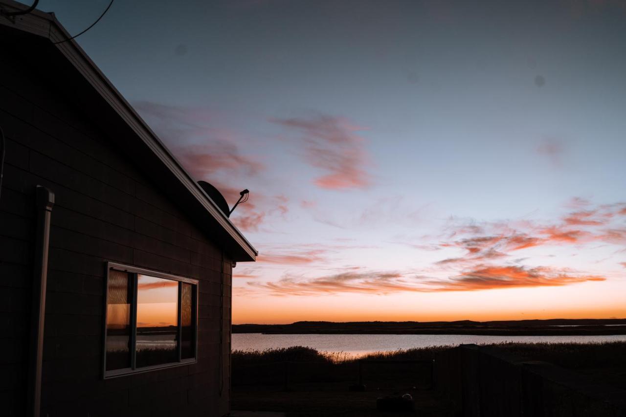 Coorong Island Retreat - Farm Stay At Pet Friendly Property Meningie エクステリア 写真