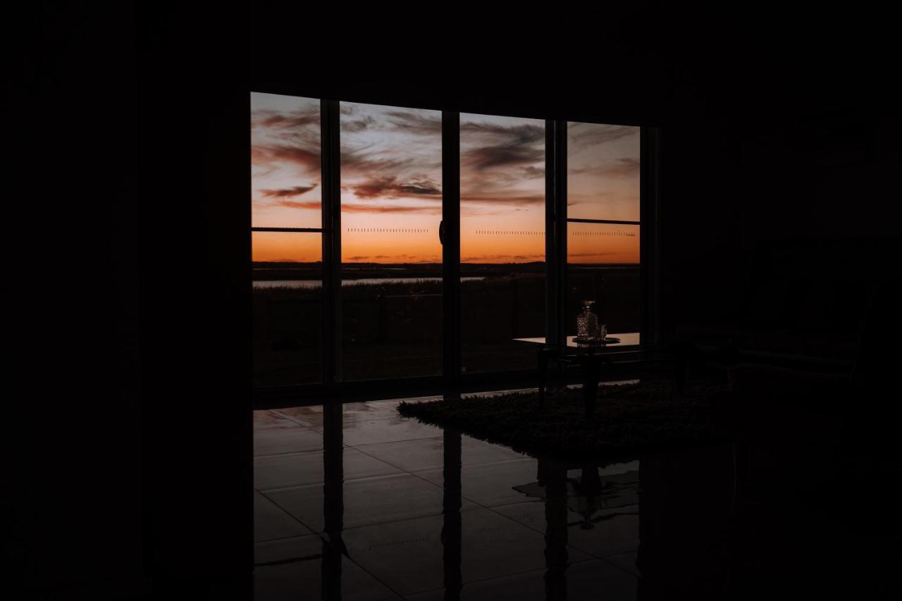 Coorong Island Retreat - Farm Stay At Pet Friendly Property Meningie エクステリア 写真